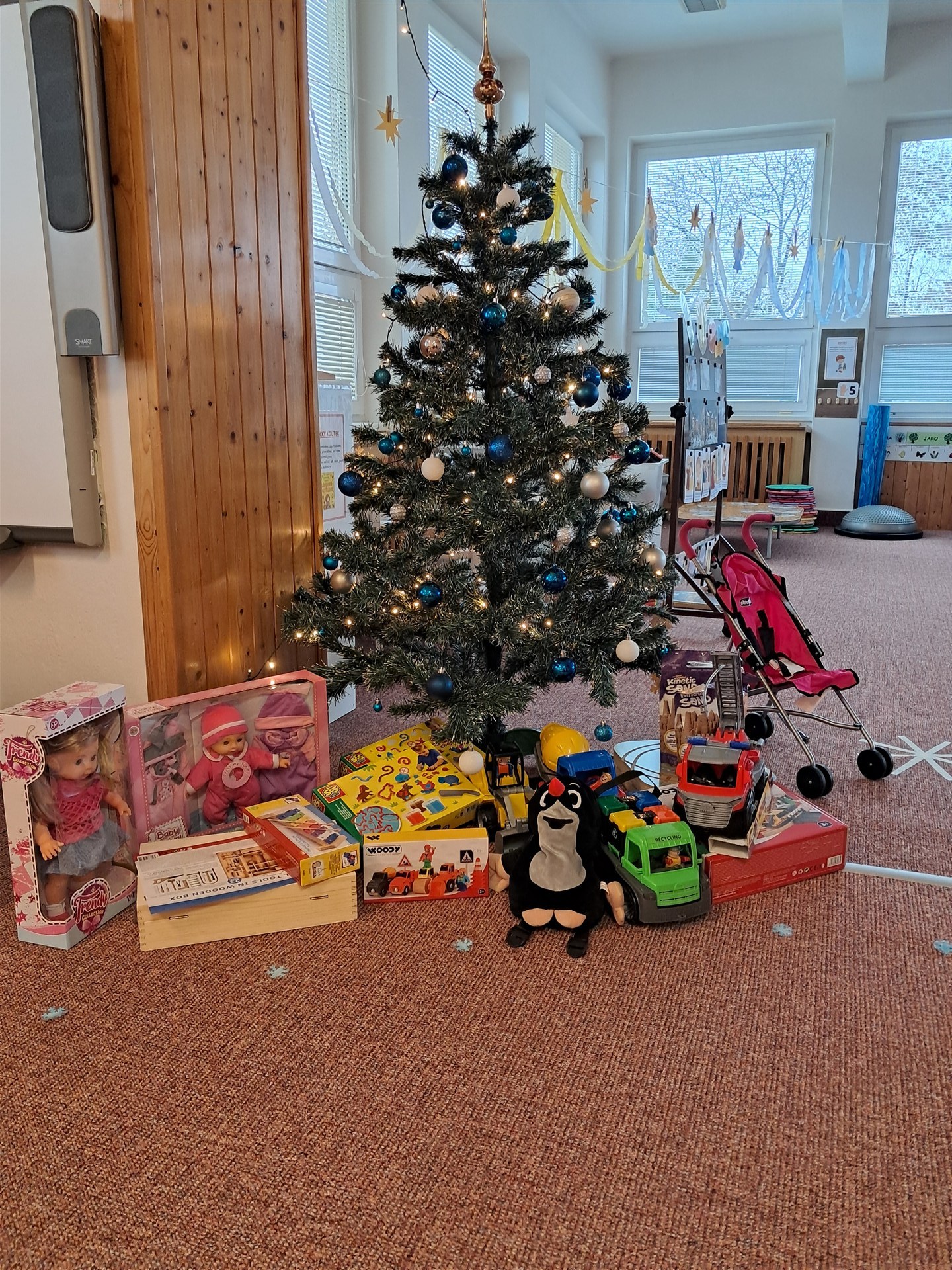 Rozbalujeme školkové dárky 