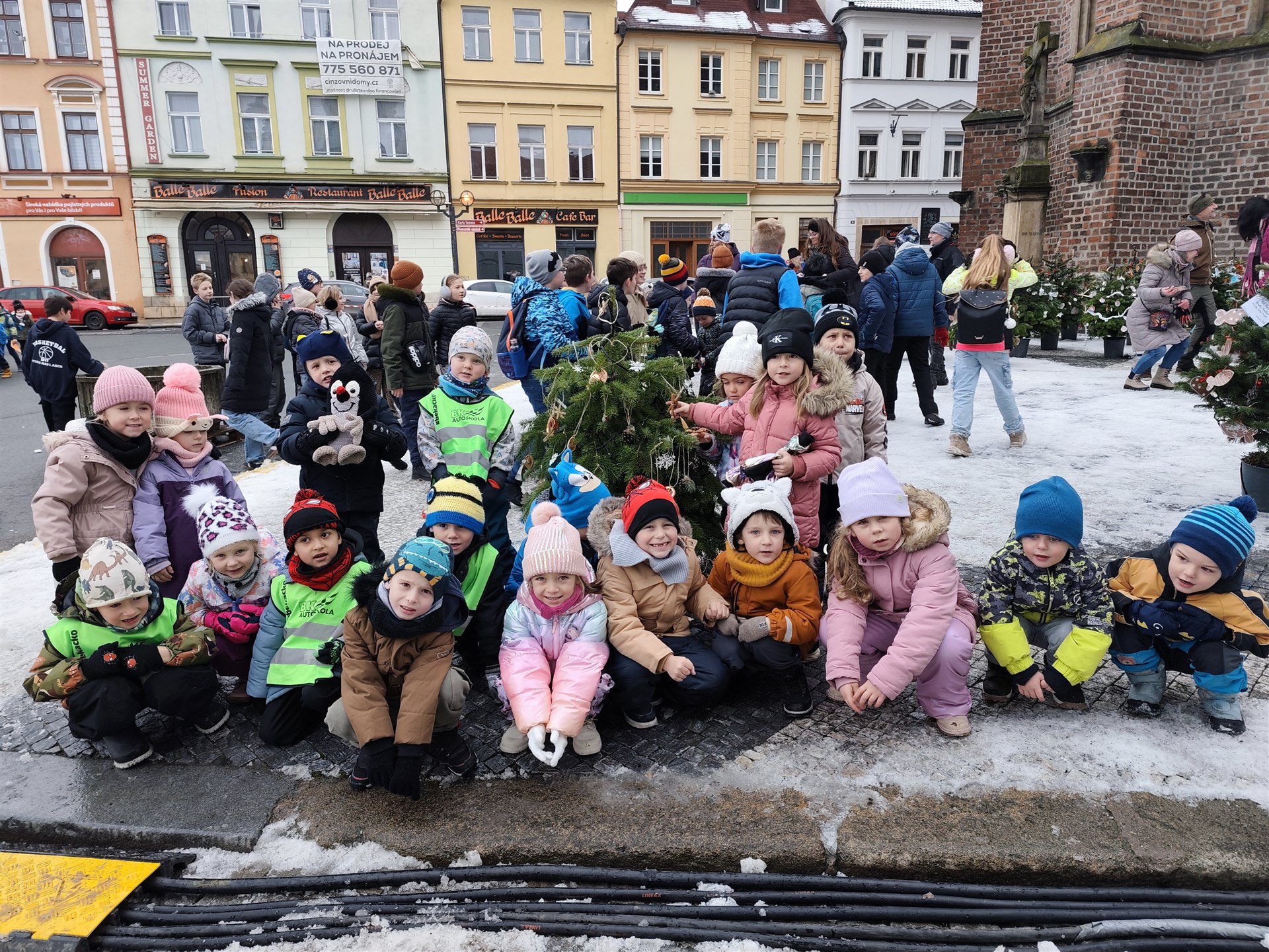 Zdobení vánočního stromečku na Velkém náměstí